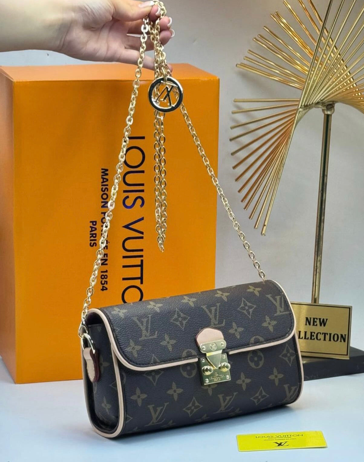 LOUIS VUITTON HANDBAG  - LV 05