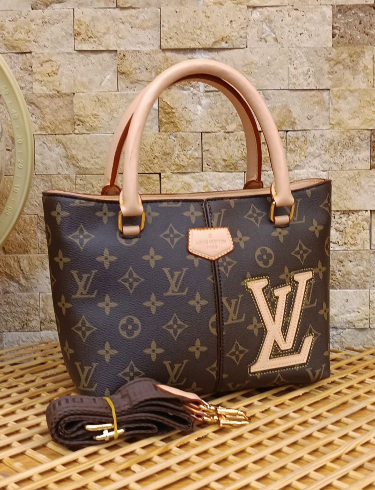Louis Vuitton Monogram Tote – LV Patch Edition με Δερμάτινα Handles & Crossbody Strap-LV 23